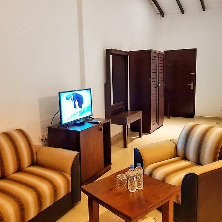 Livinya Holiday Resort Kataragama Exteriör bild