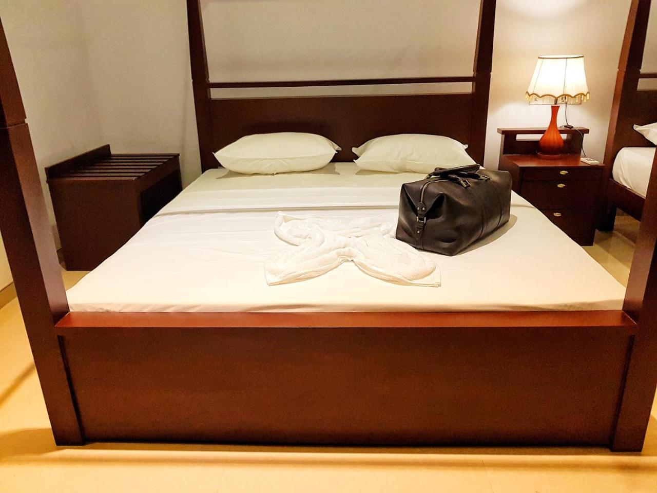 Livinya Holiday Resort Kataragama Exteriör bild