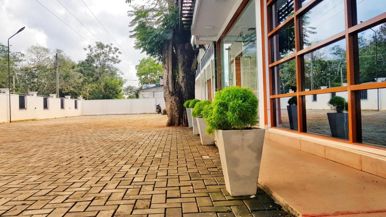 Livinya Holiday Resort Kataragama Exteriör bild