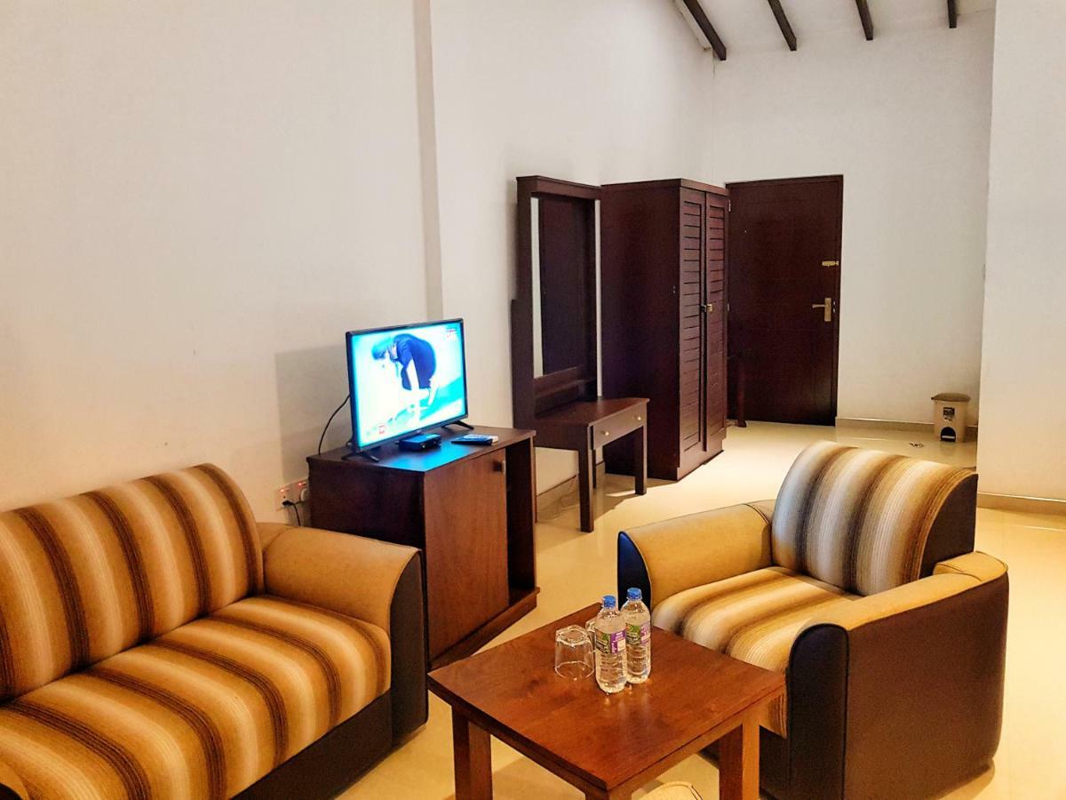 Livinya Holiday Resort Kataragama Exteriör bild